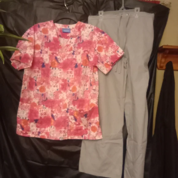 Scrub set bundle - Picture 4 of 6